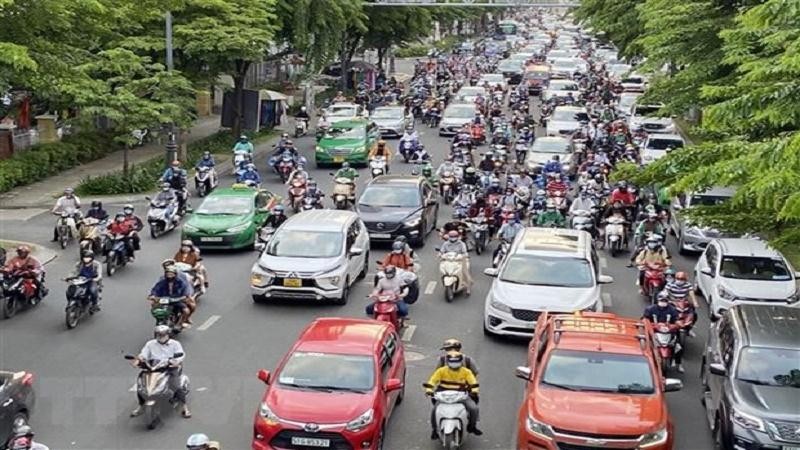 Các phương tiện vận chuyển hàng hóa và công nhân, chuyên gia lưu thông từ các tình qua lại TP HCM sẽ được cấp thẻ nhận diện phương tiện.