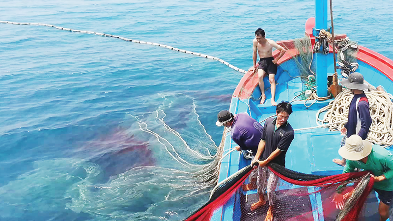 Quyết tâm gỡ thẻ vàng IUU