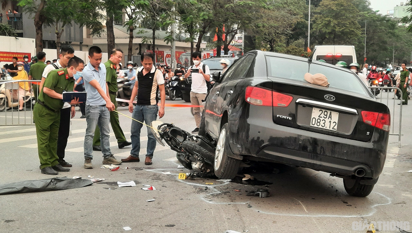 Bảo hiểm tạm ứng 250 triệu đồng bồi thường vụ ô tô đâm liên hoàn 17 xe máy