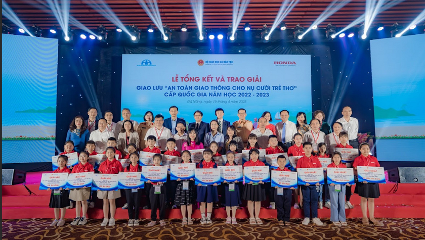 Trao giải Hội giao lưu 'An toàn giao thông cho nụ cười trẻ thơ' năm học 2022 - 2023