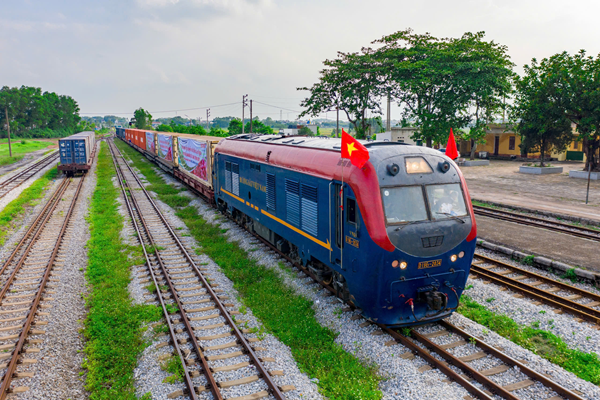 Ngành đường sắt vận chuyển miễn phí hàng cứu trợ