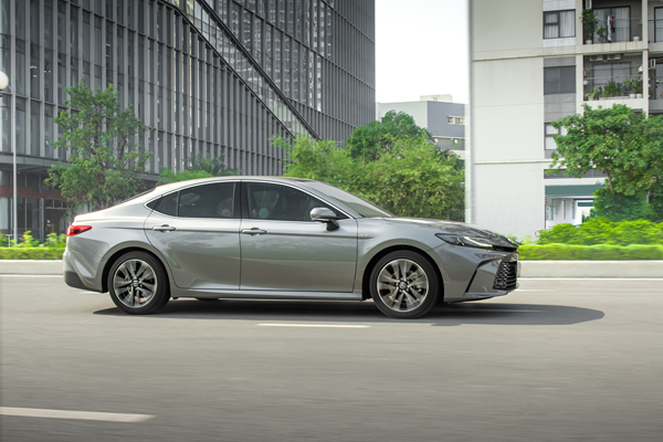 Toyota Việt Nam công bố giá chính thức cho Camry hoàn toàn mới 2024