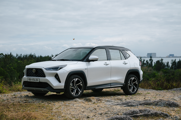 Toyota Việt Nam triệu hồi gần 1.500 xe Yaris Cross HEV để kiểm tra/ sửa chữa lớp keo lót kính nóc toàn cảnh
