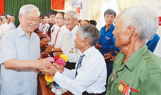 Tổng Bí thư Nguyễn Phú Trọng với cán bộ, nhân dân xã Sơn Hà, huyện Sơn Hòa (Phú Yên). Ảnh: Nhân dân/TTXVN