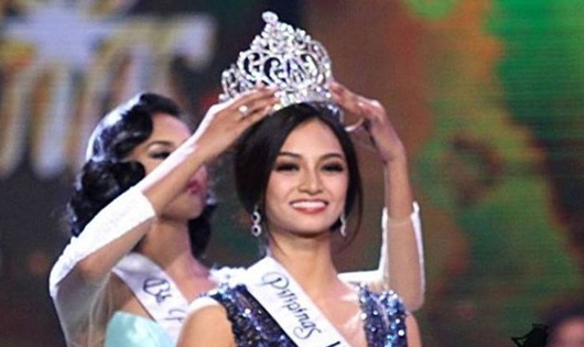 Kylie Verzosa trong giờ phút đăng quang ngôi vị Hoa hậu Quốc tế 2016 Ảnh: MISSGLOBALBEAUTIES