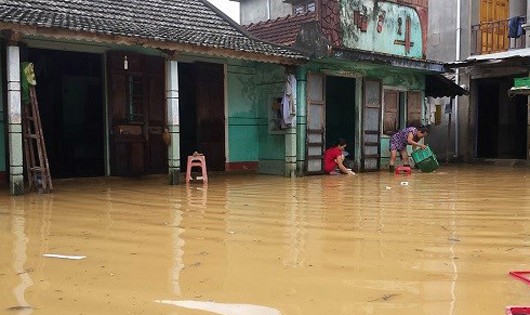 Thủ tướng yêu cầu ứng phó khẩn cấp mưa lũ tại miền Trung