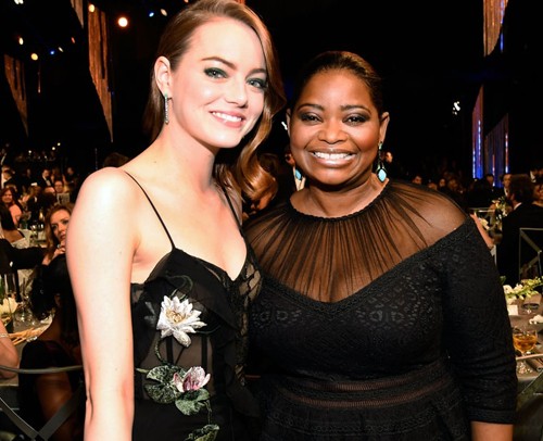 Emma Stone, Octavia Spencer (phải) cùng nhiều diễn viên khác được nhận túi quà Oscar khi có đề cử tại lễ trao giải năm nay.