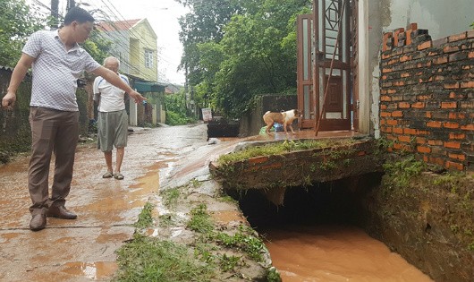 Cống nước nơi cháu Phạm Bích Diệp bị tụt xuống, thiệt mạng. Ảnh: Báo Quảng Ninh.