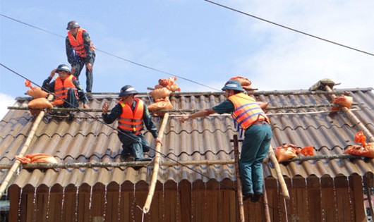 Thủ tướng yêu cầu triển khai biện pháp khẩn cấp ứng phó bão số 10 