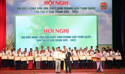 Tôn vinh 300 nông dân sản xuất, kinh doanh giỏi