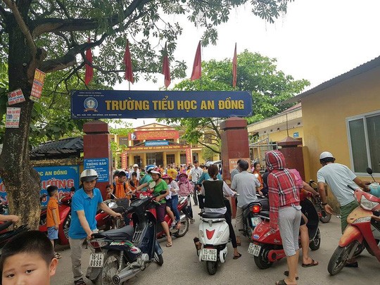 Mẹ cô giáo phạt học sinh uống nước giẻ lau bảng giằng co kết quả xét nghiệm - Ảnh 1. Mẹ cô giáo phạt học sinh uống nước giẻ lau bảng giằng co kết quả xét nghiệm - Ảnh 1.
