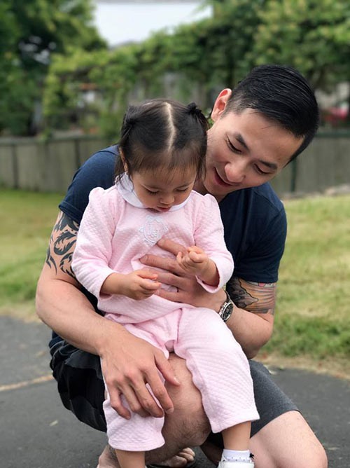 Chân dung anh trai, em trai 'soái ca' của các Hoa hậu Việt ảnh 14 ... và đặc biệt rất quý cháu gái của mình.