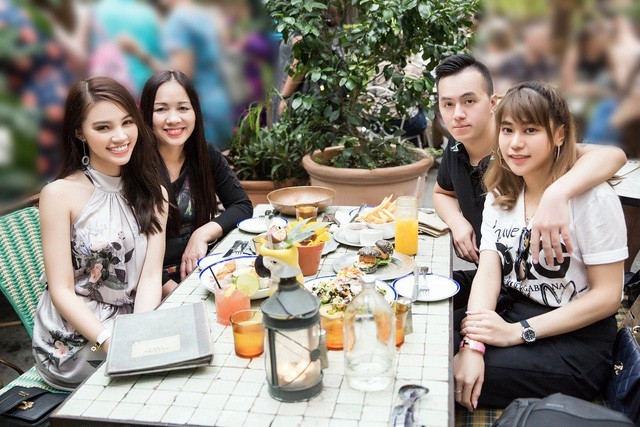 Chân dung anh trai, em trai 'soái ca' của các Hoa hậu Việt ảnh 9 Mặc dù không ở gần nhau nhưng chính gia đình là nguồn động lực để Hoa hậu người Việt tại Úc nỗ lực phấn đấu trong thời gian qua.
