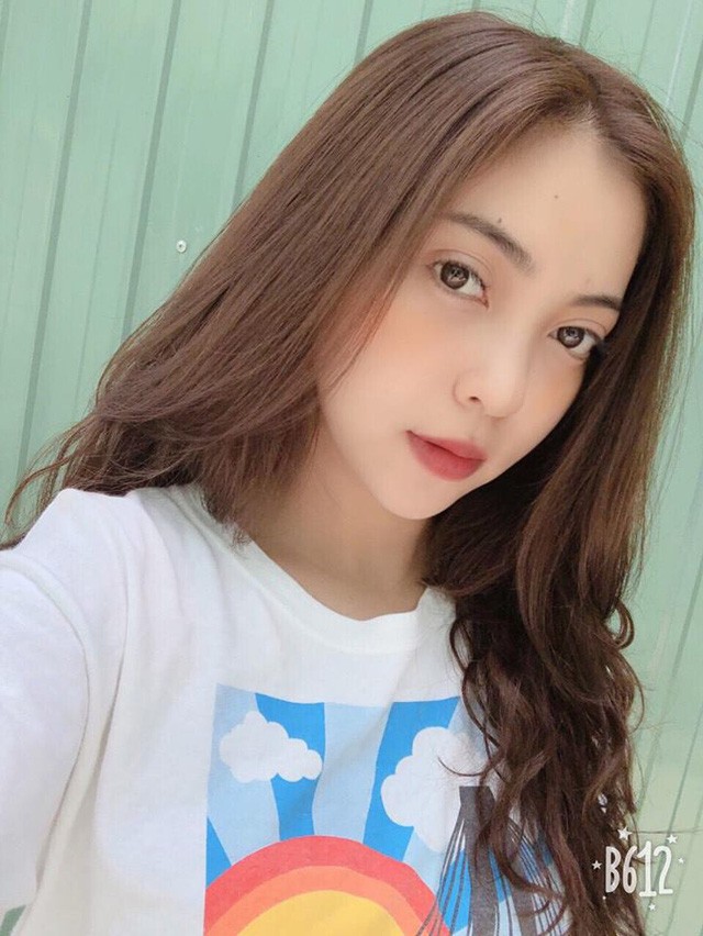 Bạn gái hot girl của Quang Hải ngày càng 'bốc lửa' ảnh 3 Nhật Lê sinh năm 1999 tại Quảng Nam.