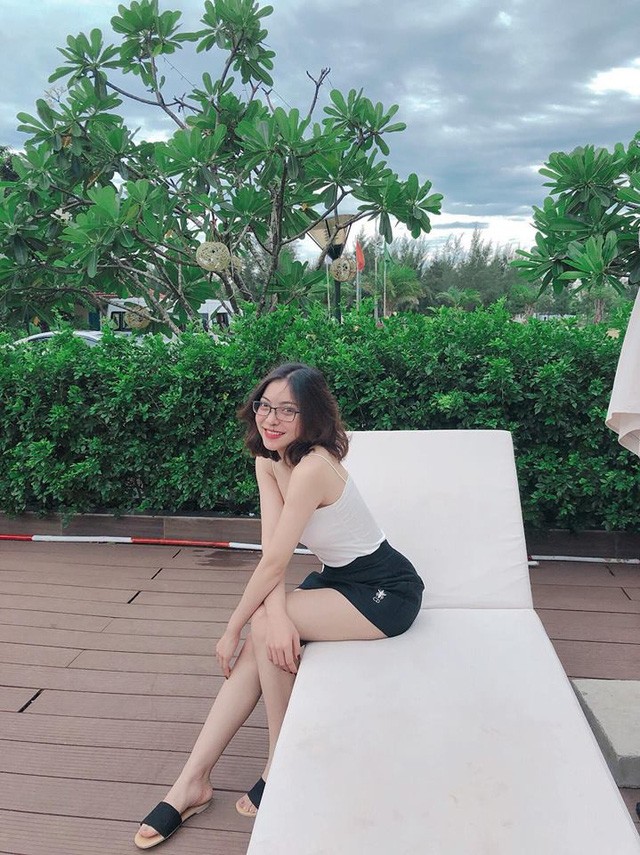Bạn gái hot girl của Quang Hải ngày càng 'bốc lửa' ảnh 6 Là nữ sinh viên của Đại học Sư phạm Nghệ thuật Trung ương, Nhật Lê từng gây chú ý khi tham gia chương trình “The Debut - Dự án số 1”.