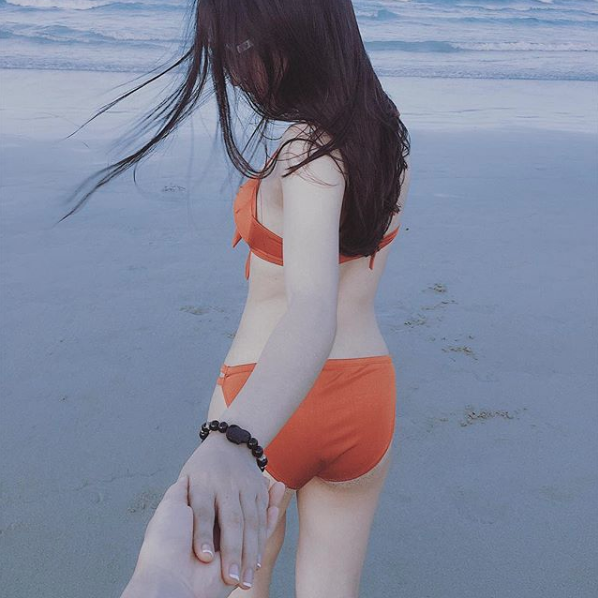 Bạn gái hot girl của Quang Hải ngày càng 'bốc lửa' ảnh 10 Trước ngày bạn trai chinh chiến ở AFF Cup, Nhật Lê đã khoe loạt ảnh đồ bơi gợi cảm khó cưỡng.