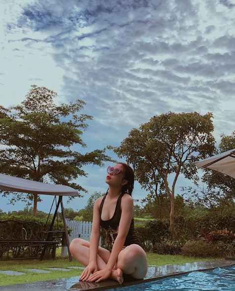 Bạn gái hot girl của Quang Hải ngày càng 'bốc lửa' ảnh 13 Cô nóng bỏng tới từng cm.