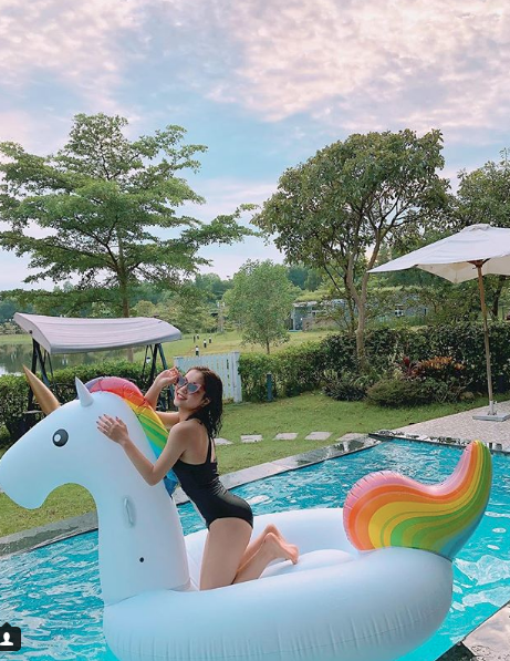 Bạn gái hot girl của Quang Hải ngày càng 'bốc lửa' ảnh 15 Vòng 3 căng đầy.
