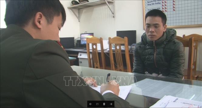 Đối tượng Nguyễn Bá Mạnh tại cơ quan công an huyện Thuận Thành. Chú thích ảnh