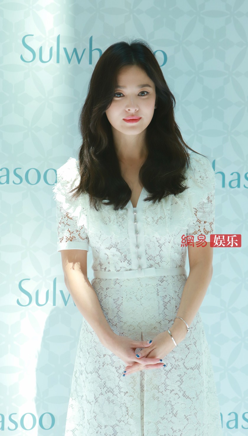 Song Hye Kyo nói gì trong 15 phút xuất hiện lần đầu tiên sau vụ ly hôn 1500 tỷ? hình ảnh 2 song hye kyo noi gi trong 15 phut xuat hien lan dau tien sau vu ly hon 1500 ty? hinh anh 2