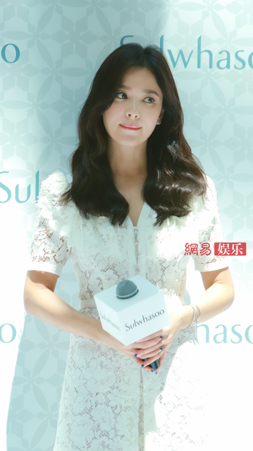 Song Hye Kyo nói gì trong 15 phút xuất hiện lần đầu tiên sau vụ ly hôn 1500 tỷ? hình ảnh 5 song hye kyo noi gi trong 15 phut xuat hien lan dau tien sau vu ly hon 1500 ty? hinh anh 5
