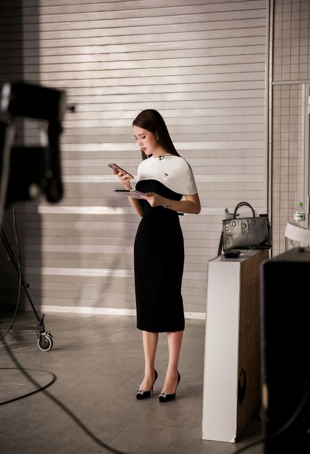 BTV Thuỵ Vân tiết lộ “luật ngầm bất thành văn” khi lên sóng VTV - 12 BTV Thuỵ Vân tiết lộ “luật ngầm bất thành văn” khi lên sóng VTV - 12