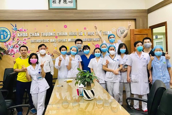 Gỡ phong toả tại bệnh viện Xanh Pôn Gỡ phong toả tại bệnh viện Xanh Pôn