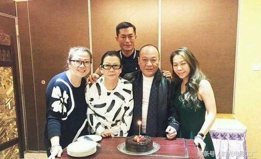 Hé lộ mối quan hệ bất ngờ giữa sao Hoa ngữ và các "ông trùm xã hội đen" hình ảnh 5 he lo moi quan he bat ngo giua sao hoa ngu va cac "ong trum xa hoi den" hinh anh 5