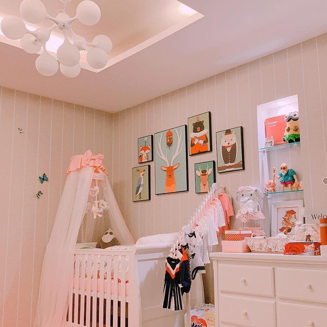 Con sao Việt vừa sinh ra đã dát đầy hàng hiệu đắt đỏ đáng ghen tị - 7 Con sao Việt vừa sinh ra đã dát đầy hàng hiệu đắt đỏ đáng ghen tị - 7