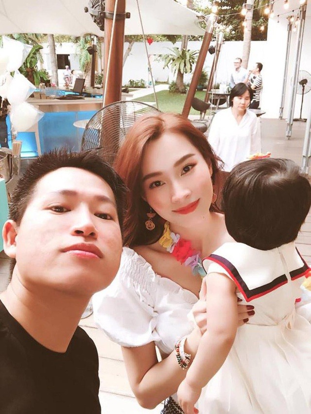 Con sao Việt vừa sinh ra đã dát đầy hàng hiệu đắt đỏ đáng ghen tị - 14 Con sao Việt vừa sinh ra đã dát đầy hàng hiệu đắt đỏ đáng ghen tị - 14