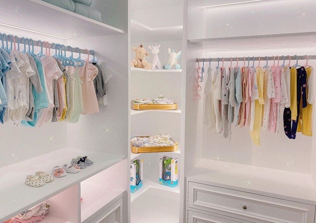 Con sao Việt vừa sinh ra đã dát đầy hàng hiệu đắt đỏ đáng ghen tị - 4 Con sao Việt vừa sinh ra đã dát đầy hàng hiệu đắt đỏ đáng ghen tị - 4
