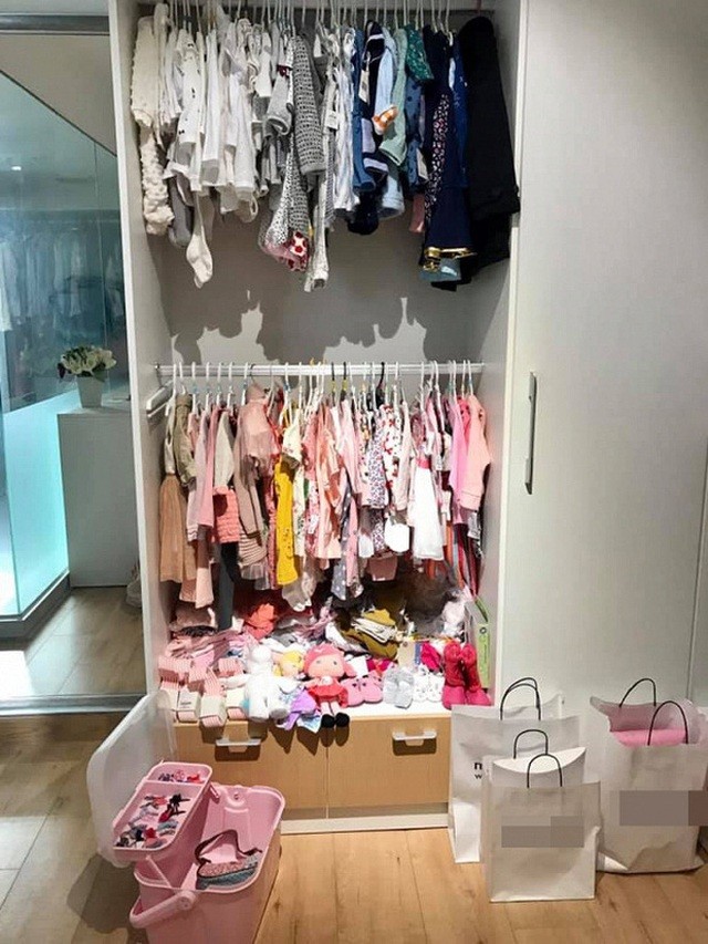 Con sao Việt vừa sinh ra đã dát đầy hàng hiệu đắt đỏ đáng ghen tị - 16 Con sao Việt vừa sinh ra đã dát đầy hàng hiệu đắt đỏ đáng ghen tị - 16