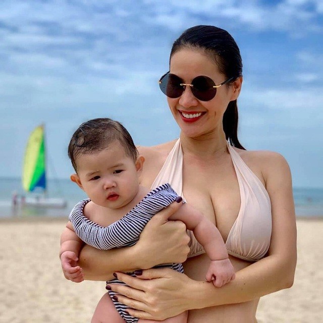 Con sao Việt vừa sinh ra đã dát đầy hàng hiệu đắt đỏ đáng ghen tị - 20 Con sao Việt vừa sinh ra đã dát đầy hàng hiệu đắt đỏ đáng ghen tị - 20