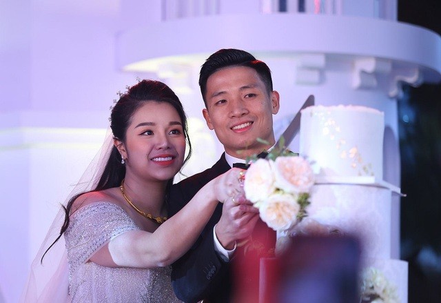 Mỹ nhân Việt đeo vàng trĩu cổ trong lễ Vu quy - 4 Mỹ nhân Việt đeo vàng trĩu cổ trong lễ Vu quy - 4