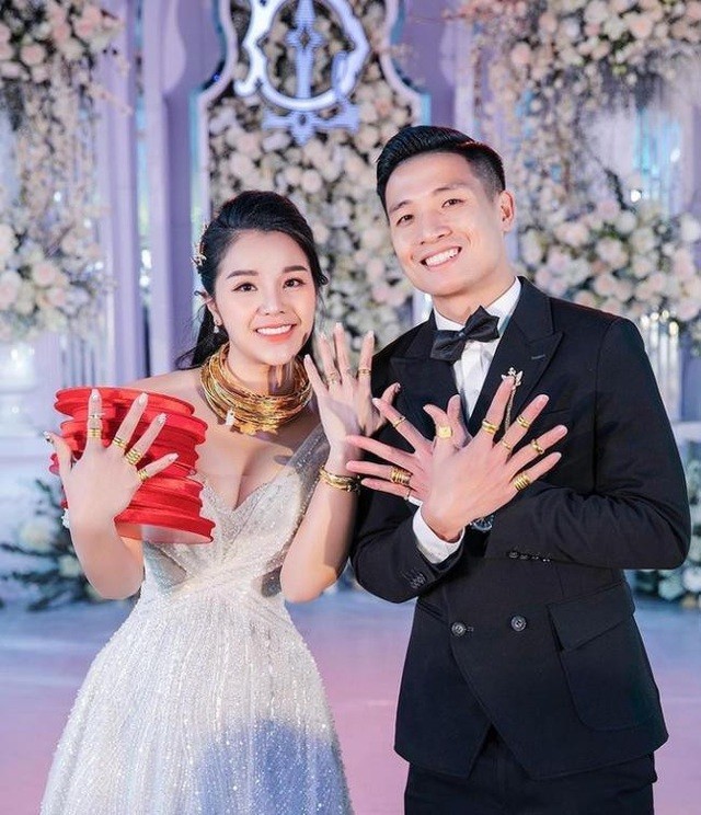 Mỹ nhân Việt đeo vàng trĩu cổ trong lễ Vu quy - 5 Mỹ nhân Việt đeo vàng trĩu cổ trong lễ Vu quy - 5