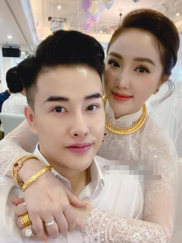 Mỹ nhân Việt đeo vàng trĩu cổ trong lễ Vu quy - 10 Mỹ nhân Việt đeo vàng trĩu cổ trong lễ Vu quy - 10