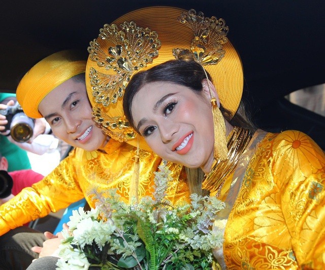 Mỹ nhân Việt đeo vàng trĩu cổ trong lễ Vu quy - 14 Mỹ nhân Việt đeo vàng trĩu cổ trong lễ Vu quy - 14