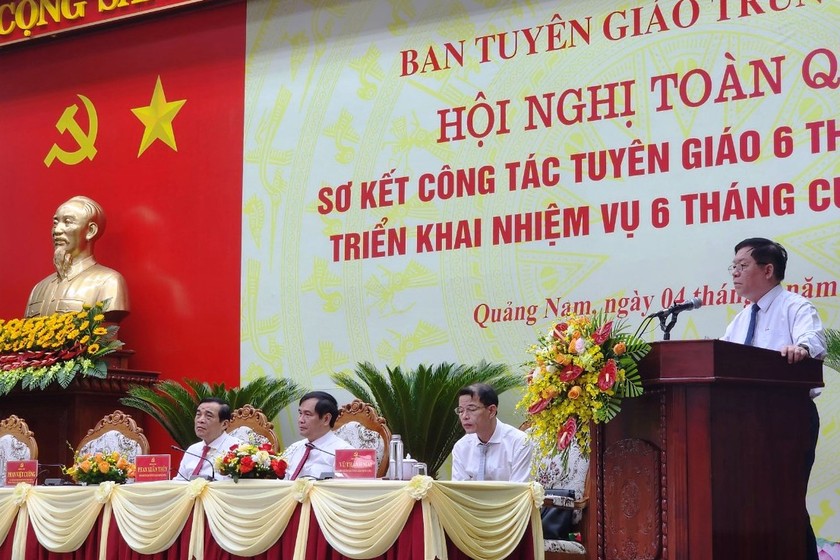 Lãnh đạo Ban Tuyên giáo Trung ương chủ trì hội nghị.