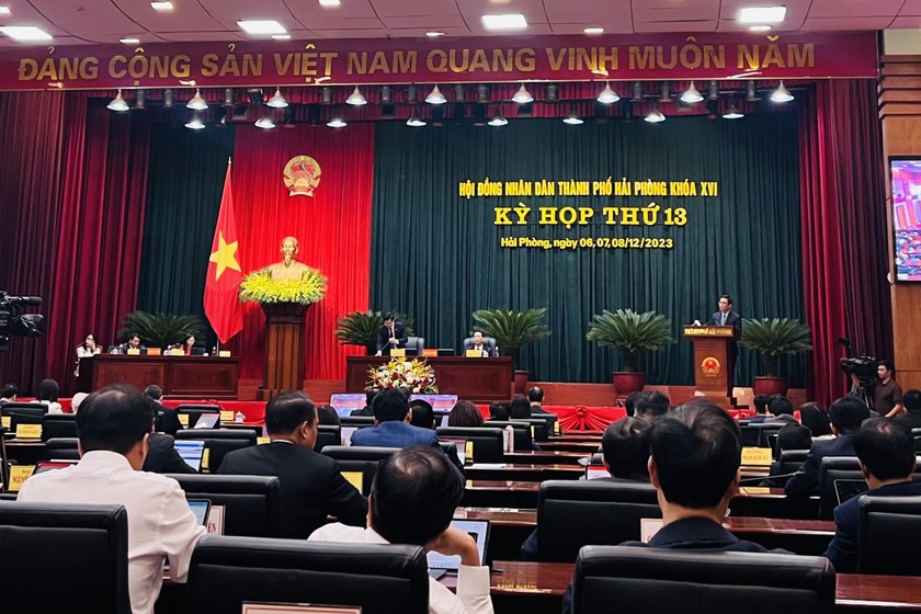 Quang cảnh phiên họp chiều 7/12.