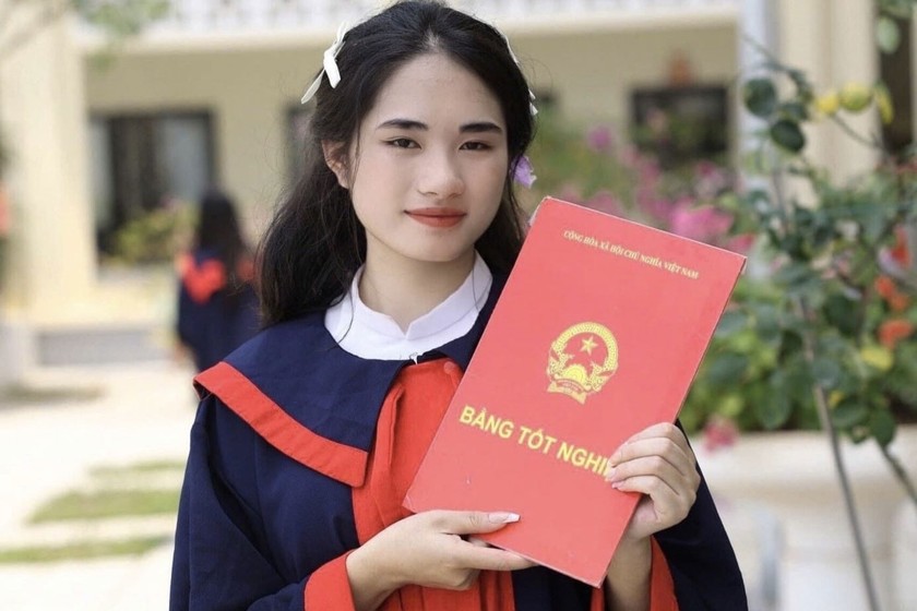 Nữ sinh Ly Xe Sớ