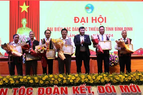 Đoàn Chủ tịch chủ trì Đại hội đại biểu các dân tộc thiểu số tỉnh Bình Định lần thứ IV - năm 2024