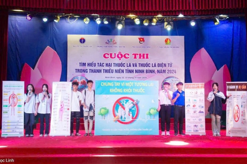 Phần thi của các thí sinh tại cuộc thi “Tìm hiểu tác hại của thuốc lá và thuốc lá điện tử”. (Ảnh: Lê Thảo)