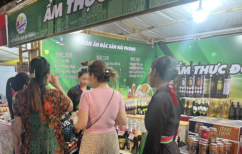 Liên hoan thu hút sự tham gia của 23 đơn vị với hơn 25 gian hàng, quy tụ các sản phẩm đặc trưng TP Cảng.
