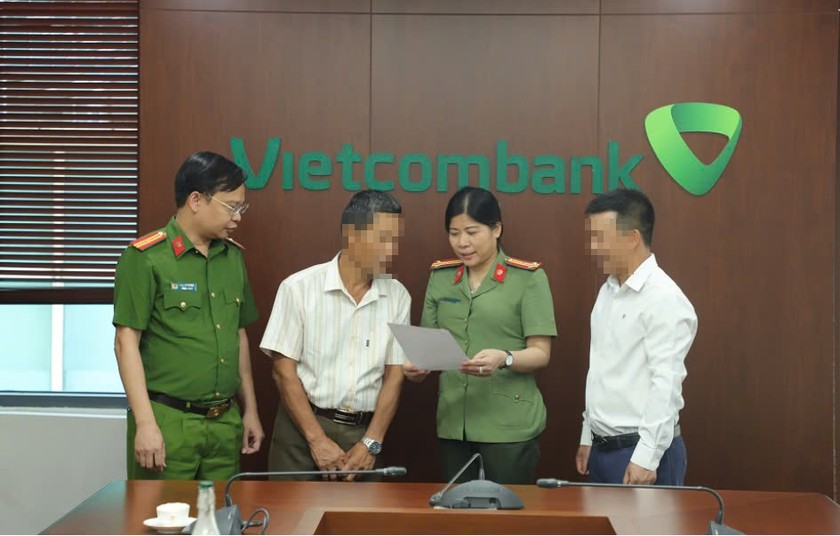 Cơ quan chức năng tuyên truyền giúp ông Chinh nhận ra đây là chiêu trò lừa đảo của các đối tượng xấu. Ảnh: Công an tỉnh Hà Nam.