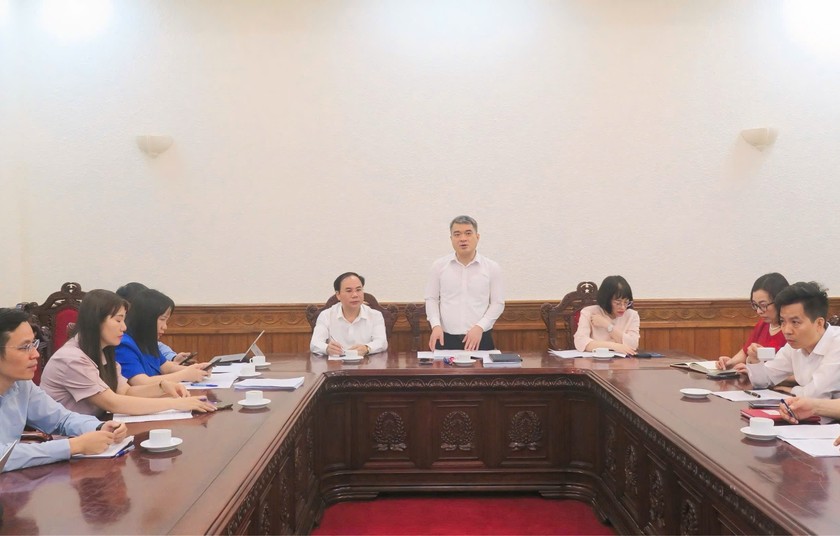 Cảnh buổi làm việc.