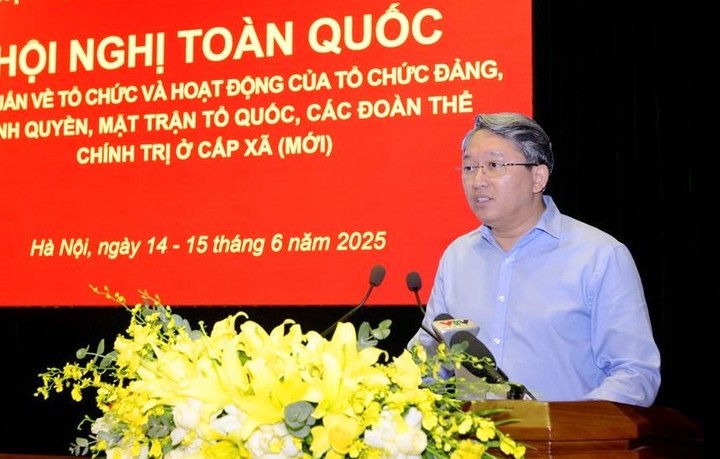 Bộ trưởng Bộ Tư pháp Nguyễn Hải Ninh giới thiệu chuyên đề về lĩnh vực tư pháp. Ảnh- Nguyên Anh.