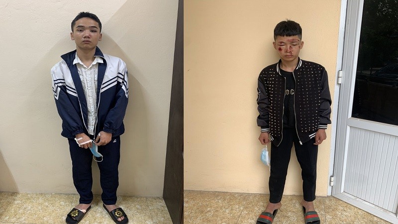 2 đối tượng bị cơ quan công an khởi tố về hành vi "Chống người thi hành công vụ". 