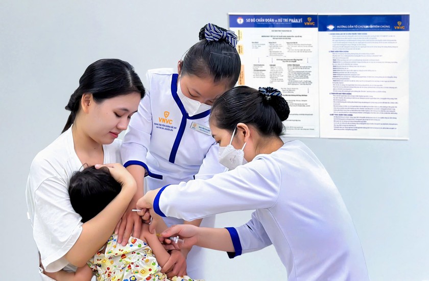 Hệ thống tiêm chủng VNVC sắp có vắc xin tay chân miệng | Báo Pháp luật Việt  Nam điện tử