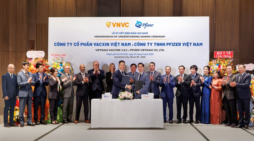 Pfizer ký kết chia sẻ kinh nghiệm sản xuất vắc xin công nghệ cao với VNVC