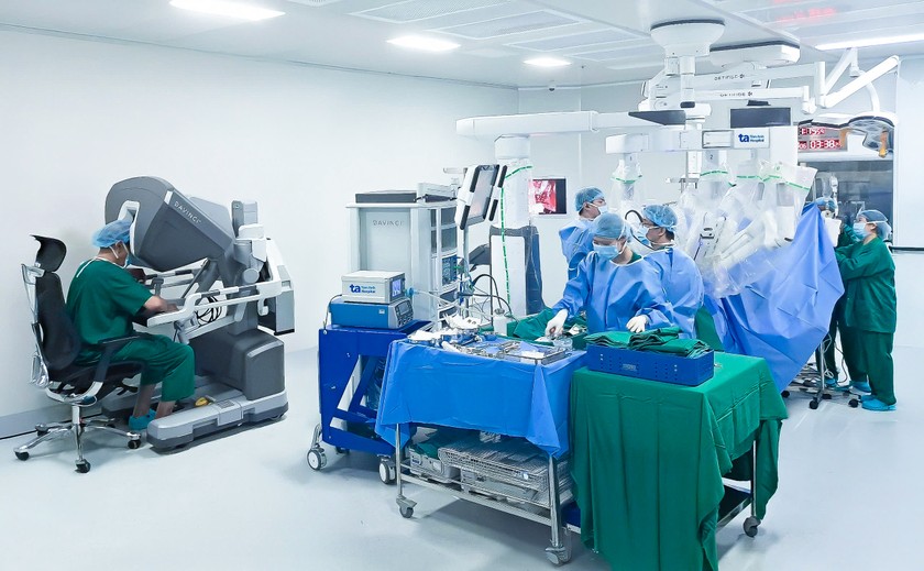 “Siêu Robot” Da Vinci Xi có thể hỗ trợ thực hiện hơn 120 loại phẫu thuật phức tạp, đa chuyên khoa. Ảnh: BVĐK Tâm Anh 